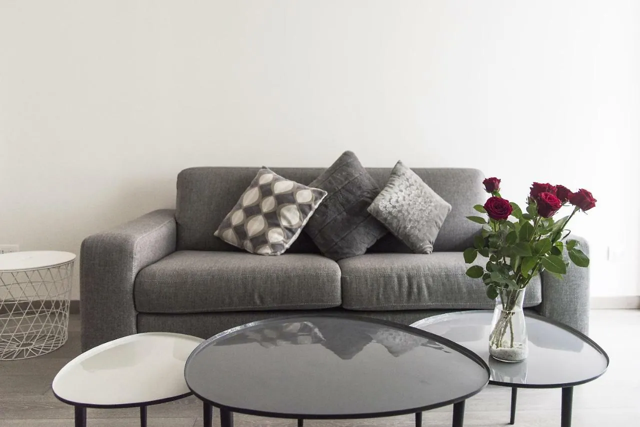 Design & New Center Apartments Milano 0*,  Italia